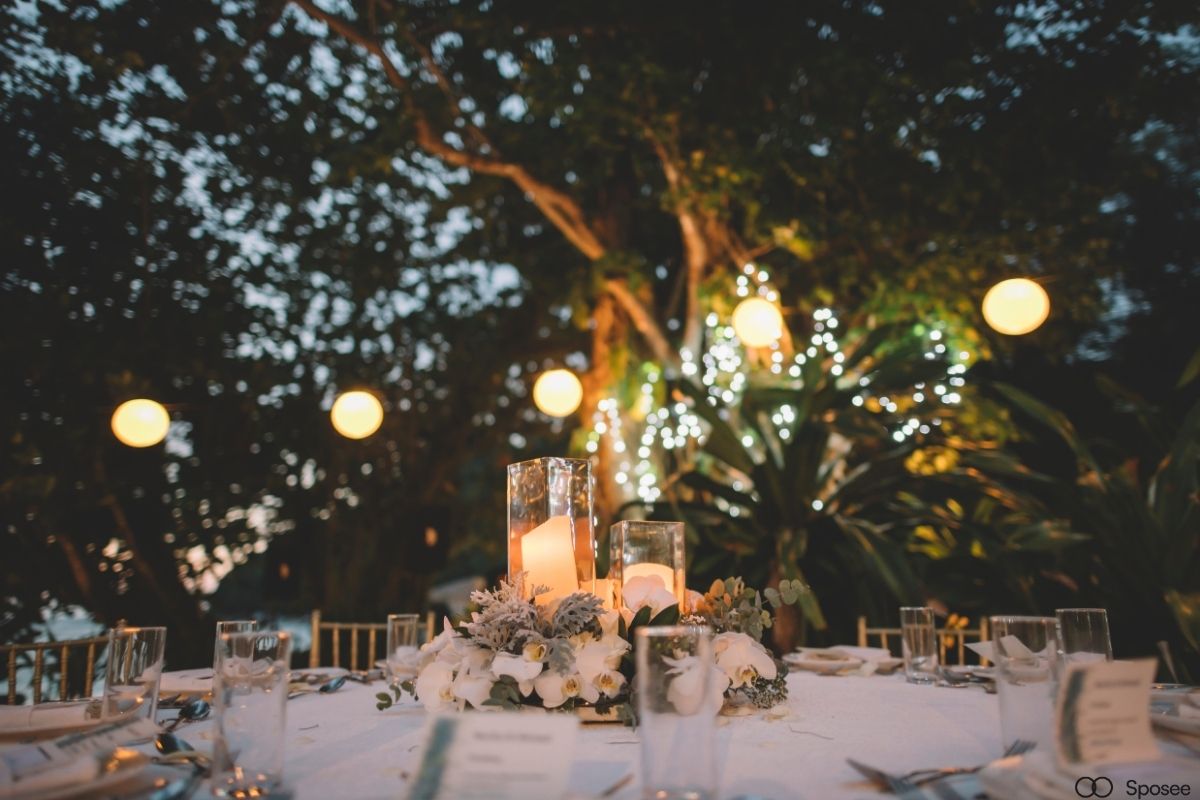 Sposi italiani al ricevimento di matrimonio